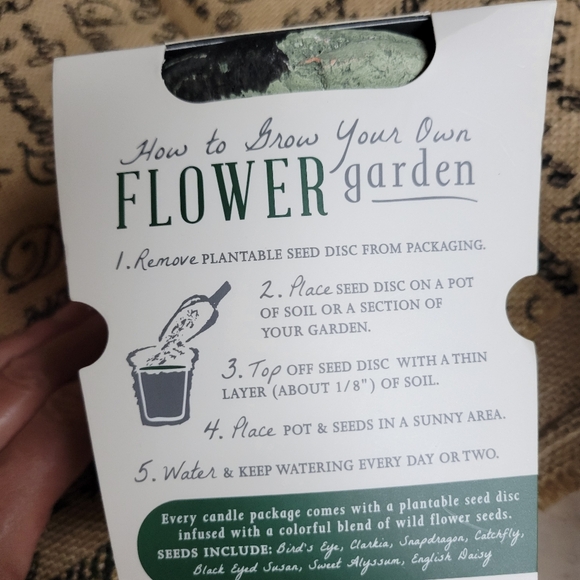 NWT Northern lights flower garden fragranced candle from candle to flower - Picture 4 of 5